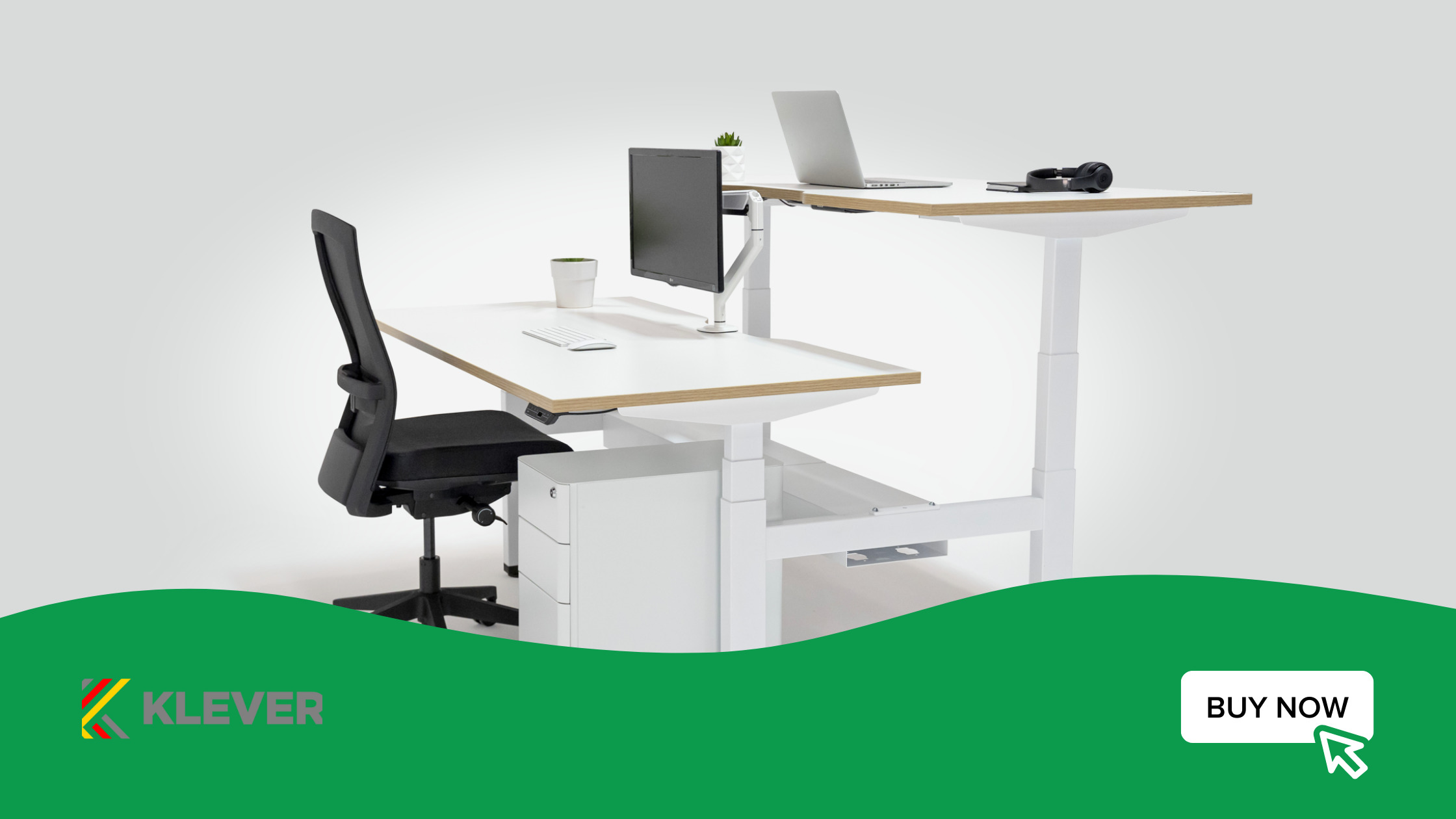 Adjustable desk for hybrid working